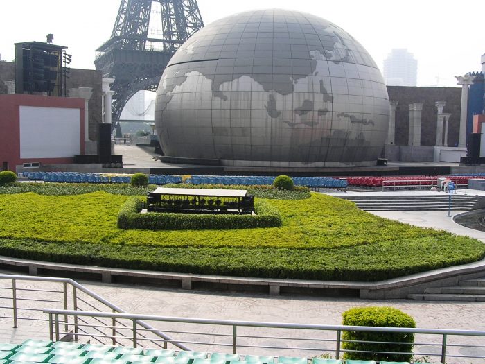 The globe, which opens up to a stage.