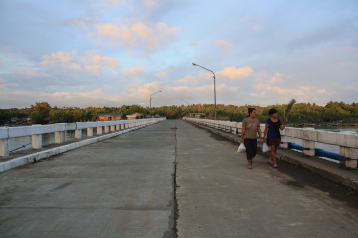 The jumping off point is the bridge. There's an alley at the side where the port is located.