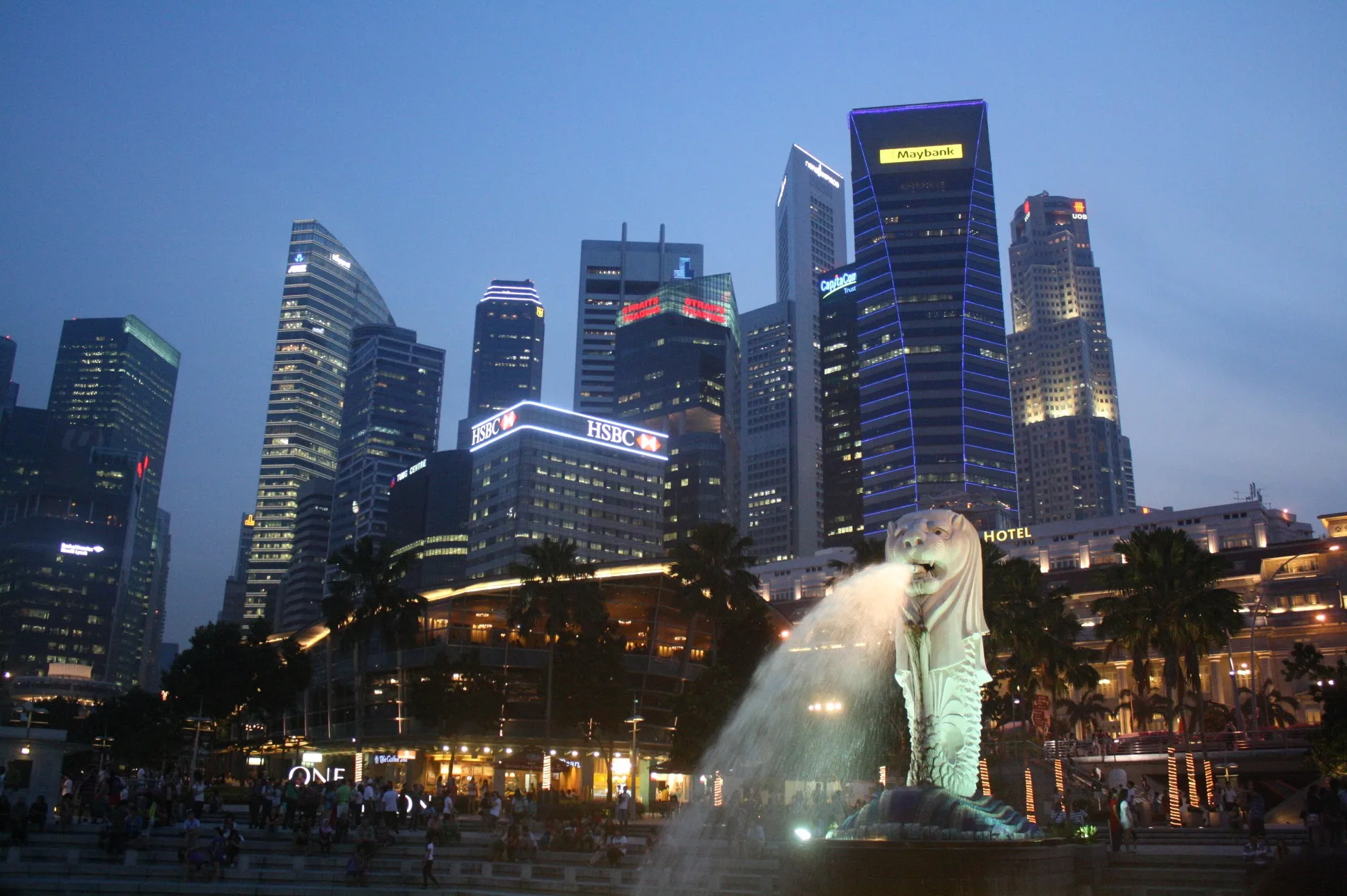Singapore at Night: The City Glows with Magic