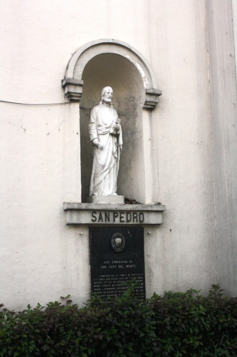 Image at the facade of the church.