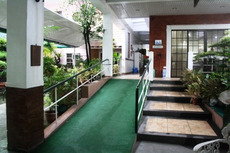 This is the mini-garden inside the pension house. There's a small hut at the left side, too.