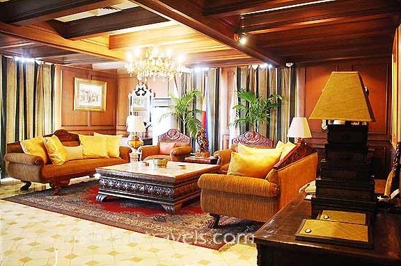 The MacArthur Suite's receiving area.