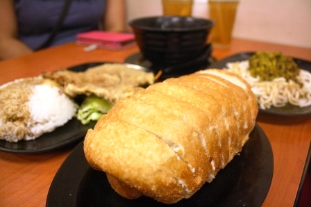 Silver roll bread, porkchop rice, noodles, hong ma... We ate like there was no tomorrow.