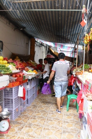 Entering Carvajal St., which is more of an alley, from Quentin Paredes St.