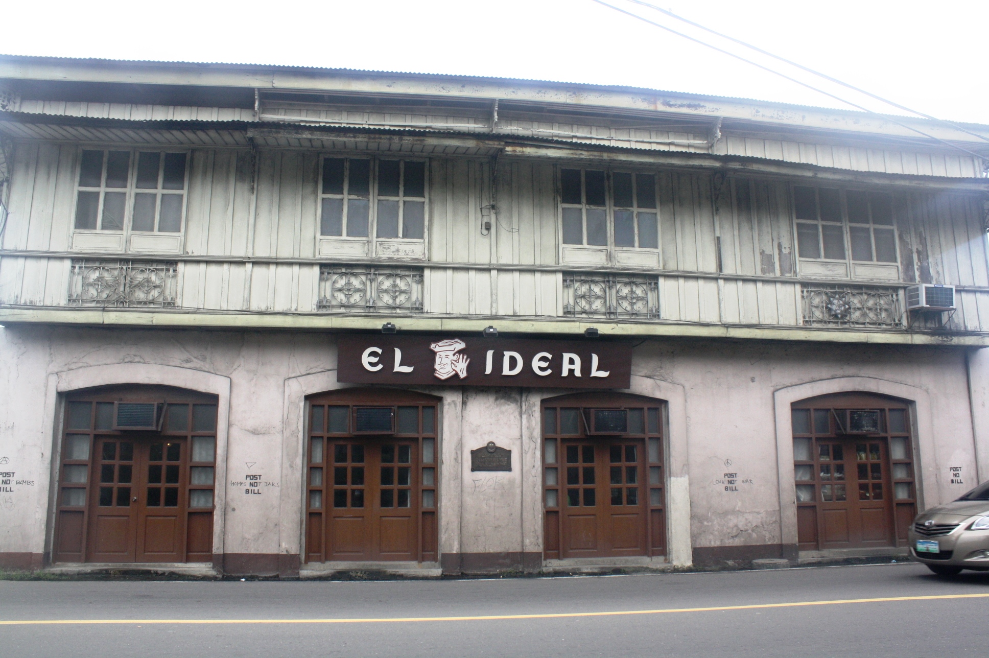 El Ideal bakeshop.