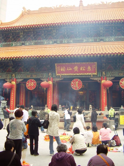 Be sensitive to your surroundings. Most religious sites do not tolerate clothes that show a lot of skin.