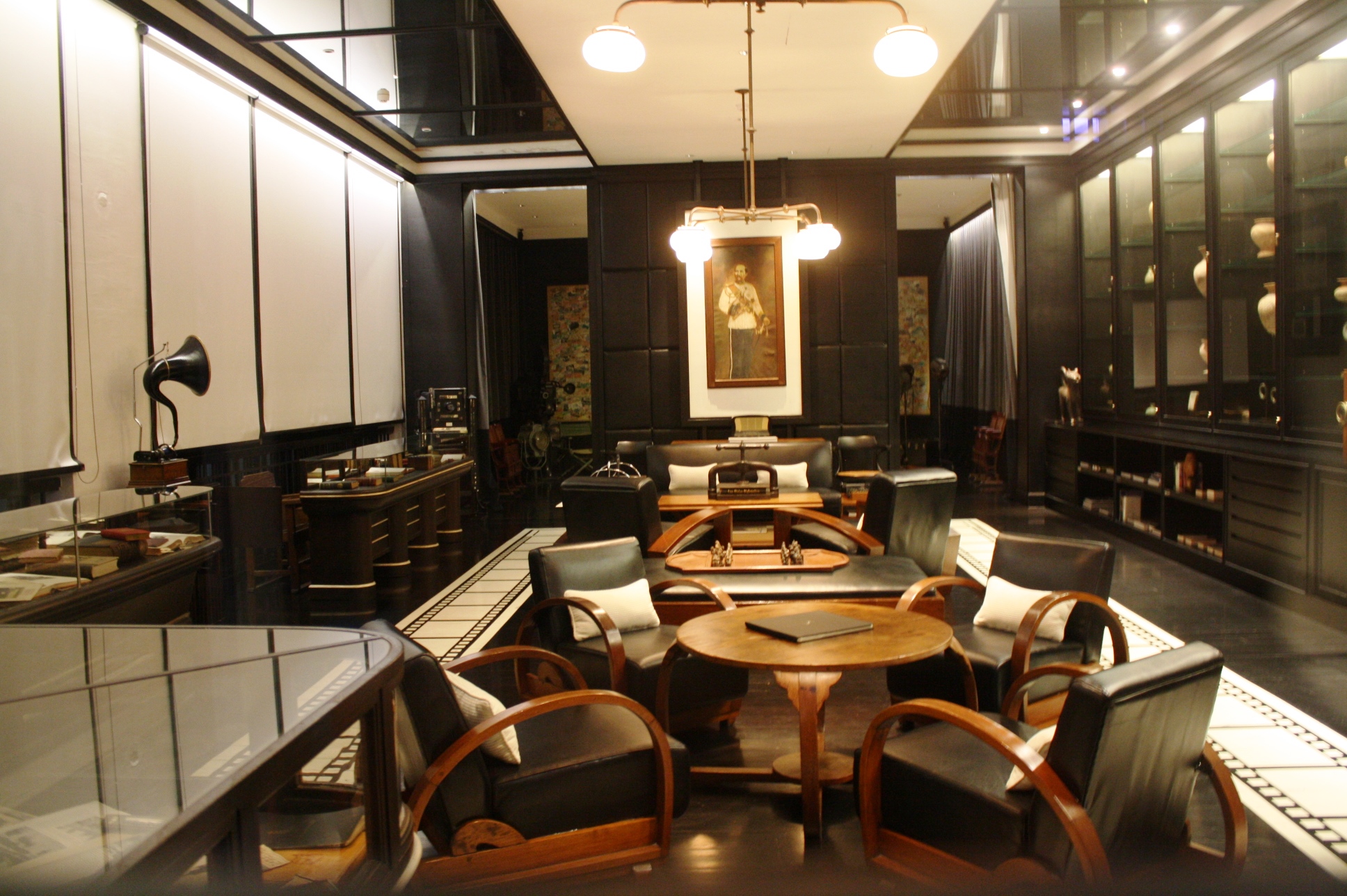 The library and viewing room.