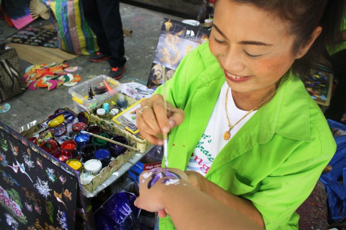 Khun Noi painting on my hand.