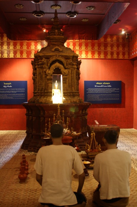 Inside the Buddha Image Hall.