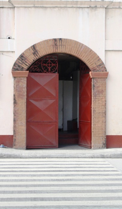 A school gate near Plaza Libertad.