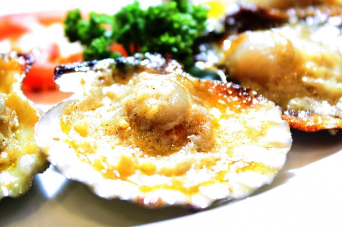 That's not a pearl on the middle of the shell. It's the lip-smacking scallop.