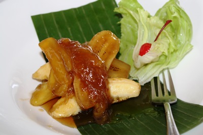 Minatamis na saging sa langka (Sweetened banana on jackfruit).