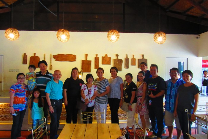 Mely's (8th from left) with bloggers and tour operators.