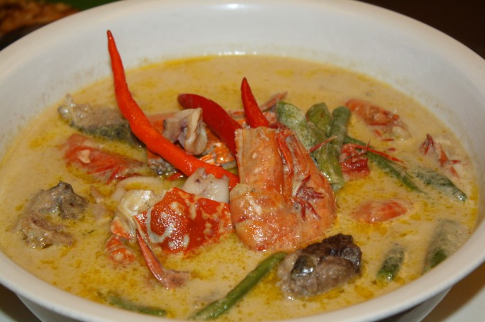 The Mixed Seafood with Gata (coconut milk) is a winner.