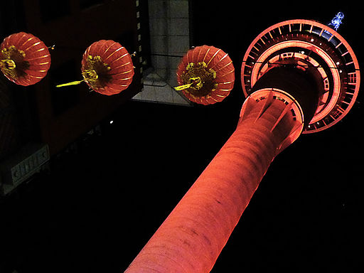 By Matt Boulton (Flickr: Auckland's Sky Tower) [CC BY-SA 2.0 (http://creativecommons.org/licenses/by-sa/2.0)], via Wikimedia Commons