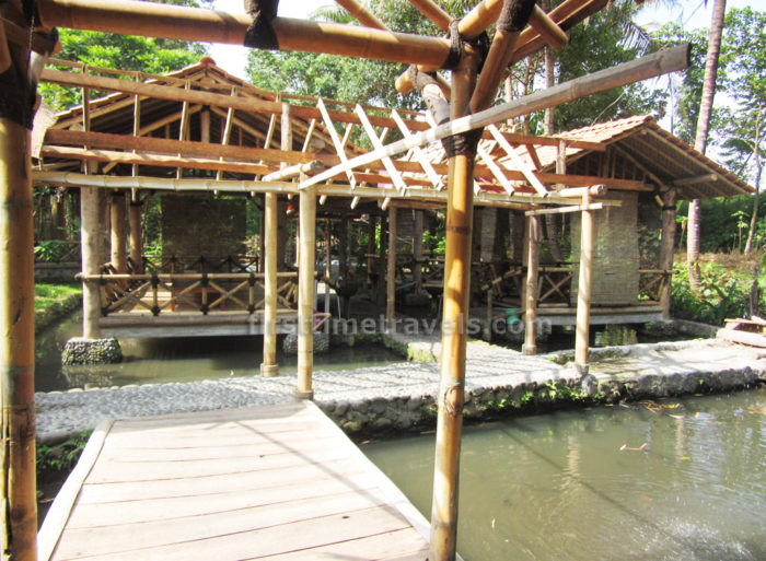 Saung Makan Bu Empat
